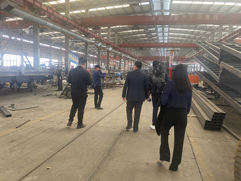 Kunden aus Tadschikistan besuchten die Luyi -Fabrik. Sie waren beeindruckt von der Produktanpassungsfähigkeit und suchten Zusammenarbeit.