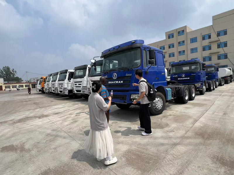 Die Luyi-Fabrik heißt usbekische Kunden willkommen und schlägt ein neues Kapitel im internationalen Austausch auf