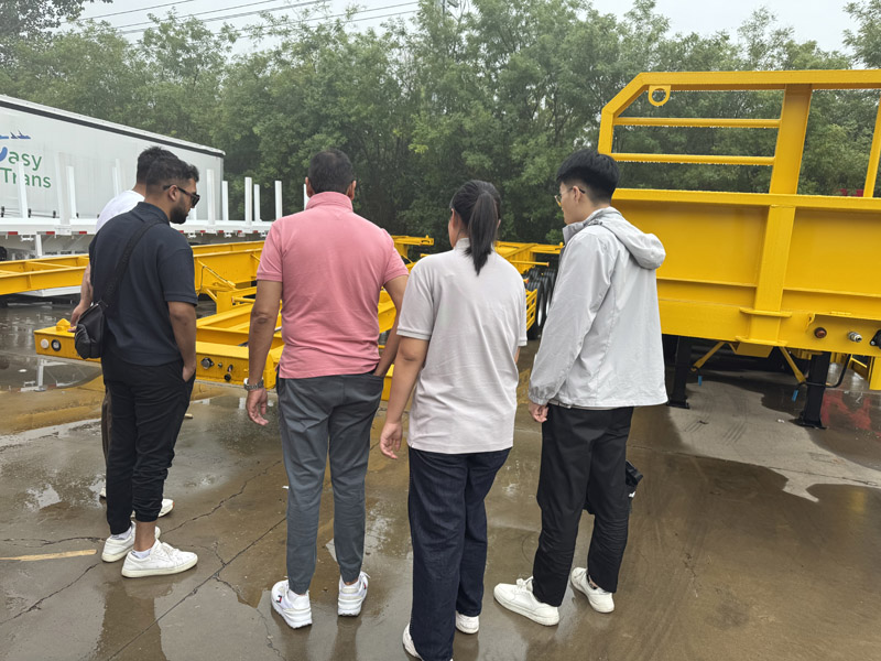 Luyi-Fabrik empfängt südafrikanische Händler, Pritschenauflieger wecken Kooperationsabsichten