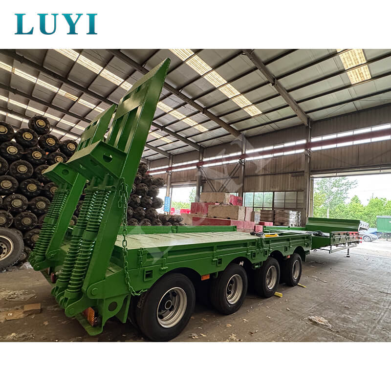 4-Achs-Tieflader von Luyi nach Ecuador verschifft, um den Schwertransport für die Infrastruktur in Südamerika zu ermöglichen