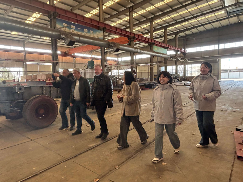 Armenische Kunden besuchen Luyi! Schließen Sie sich zusammen, um eine neue Blaupause für ausländische Märkte zu eröffnen.