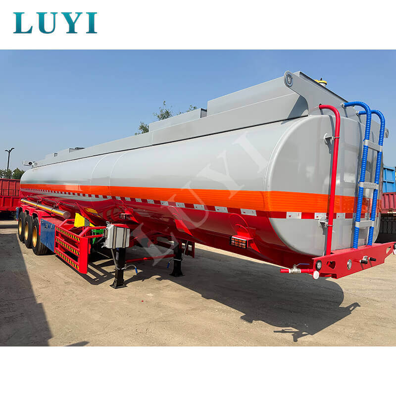 Luyi-Fabrik heißt kongolesische Gäste willkommen, 35.000-Liter-Tanksattelauflieger stärkt die Logistikkooperation zwischen China und Afrika