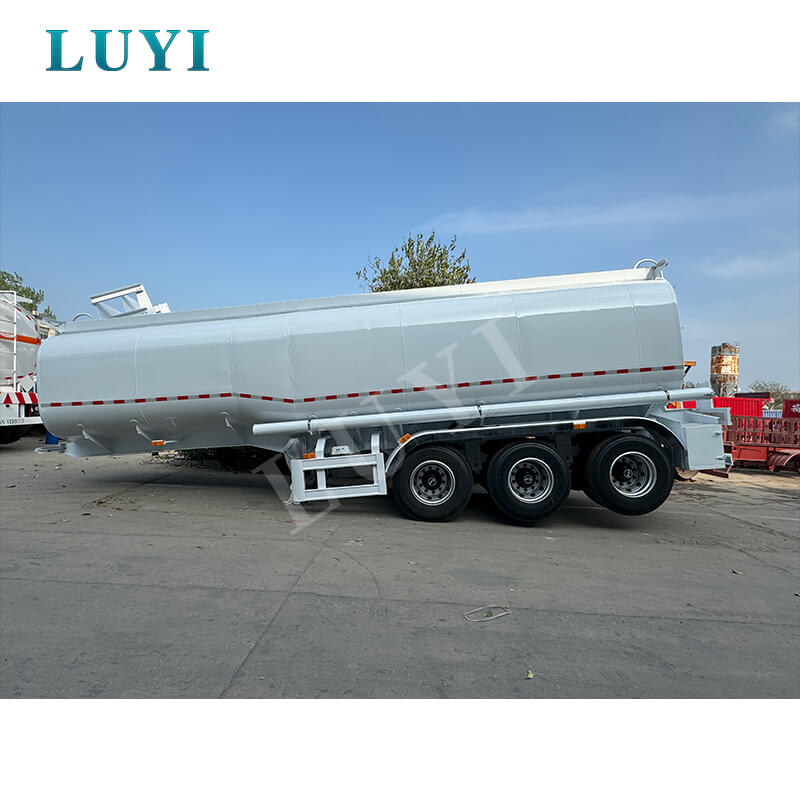3-achsiger 40.000-Liter-Öltankwagen aus Kohlenstoffstahl für den Transport von Diesel und Benzin