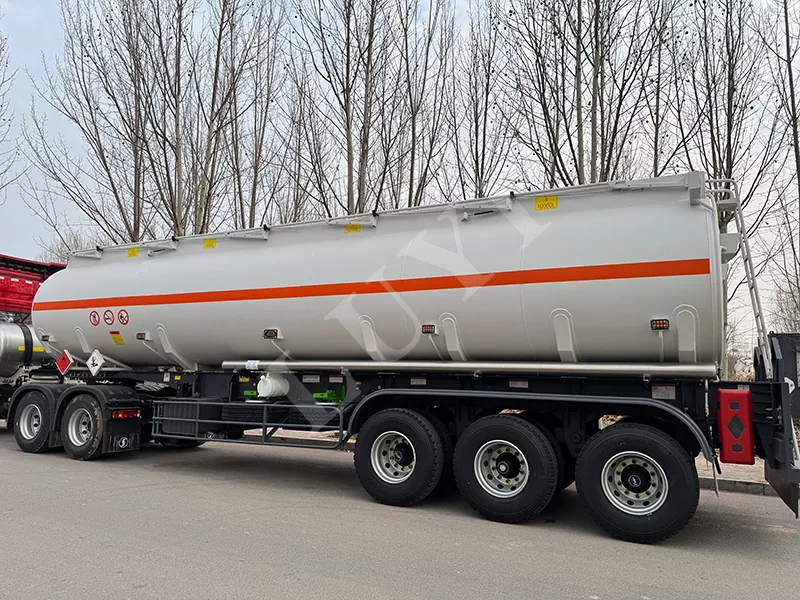 3 Achs geteilte französische Tanker
